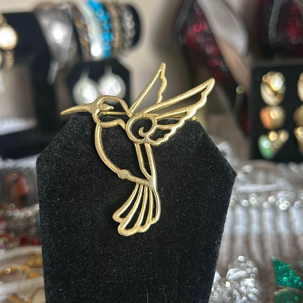 Hummingbird Brooch Jonette JJ Vintage Metal Gold Tone Pin